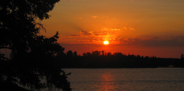 Fall-sunset-at-brown-bear-lake-outpost